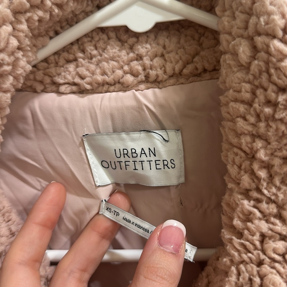 ✨Urban Outfitters Teddy 🧸 Sherpa✨ - Picture 3 of 6